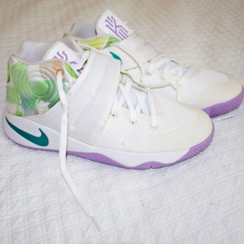 Nike Kyrie Easter 2 Sneakers EUC Size 7Y